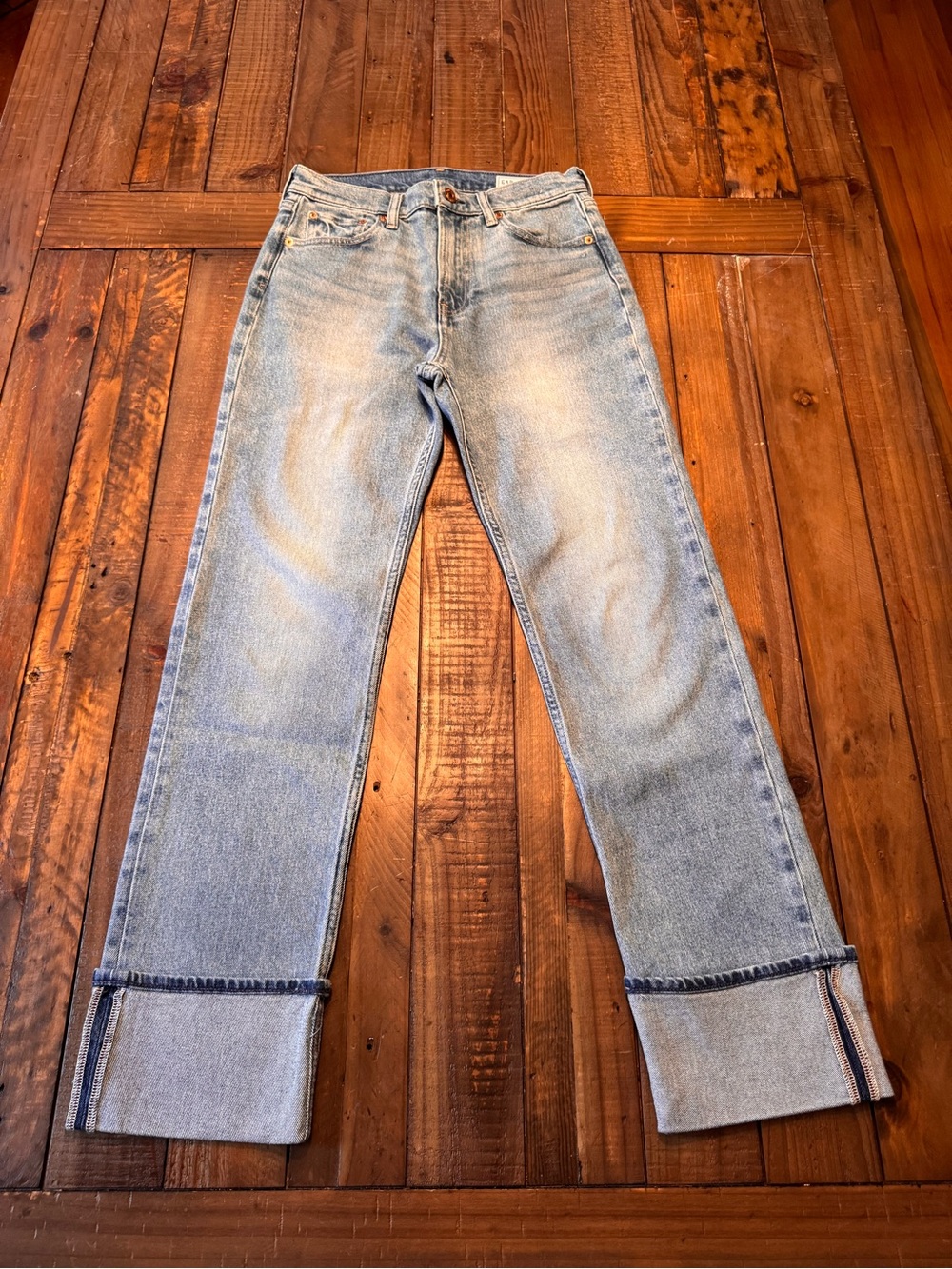 Gap ‘90’s Straight High Rise Jeans. Size 27 Regular. Light Indigo